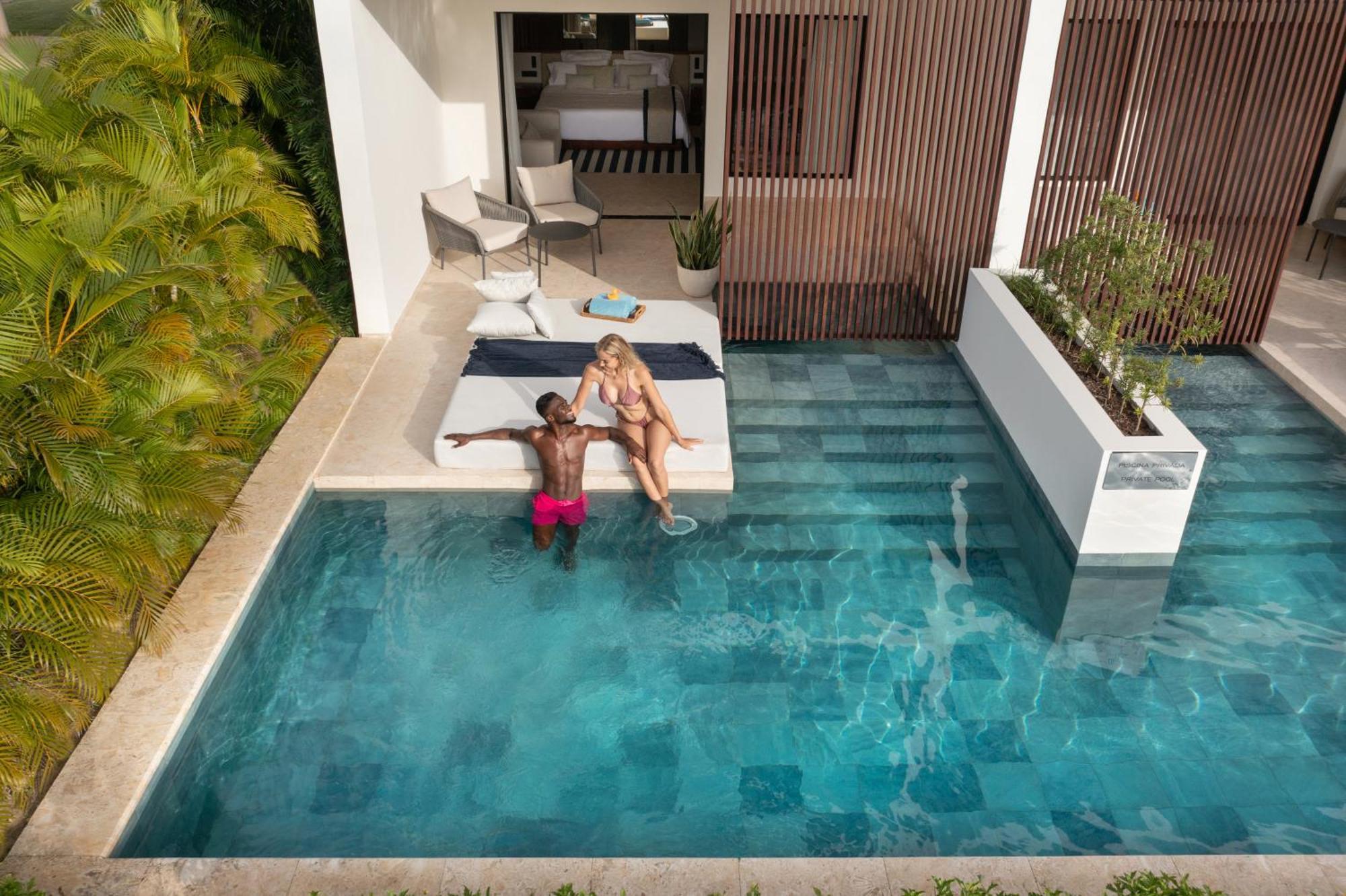 Aqua Junior Suite Swim-Up Garden View,1603015565:JPEG